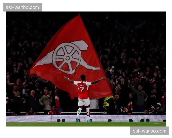 关键瞬间:萨卡接厄德高直塞反越位成功,完成阿森纳本场首次肋部穿透 关键瞬间:萨卡接厄德高直塞反越位成功,完成阿森纳本场首次肋部穿透