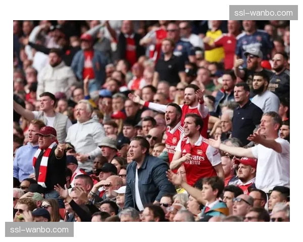 观众席：一位阿森纳老球迷在绝杀后激动落泪
